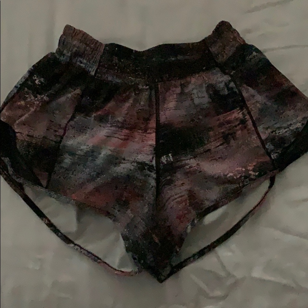Lululemon Hotty Hot Short 2.5